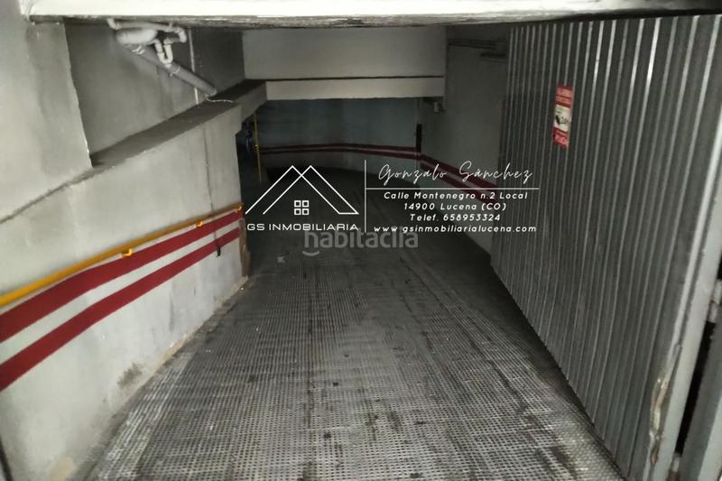 Foto f023b720-7b72-44ef-98c5-945d77b6f047. Parking voiture dans Centro Lucena