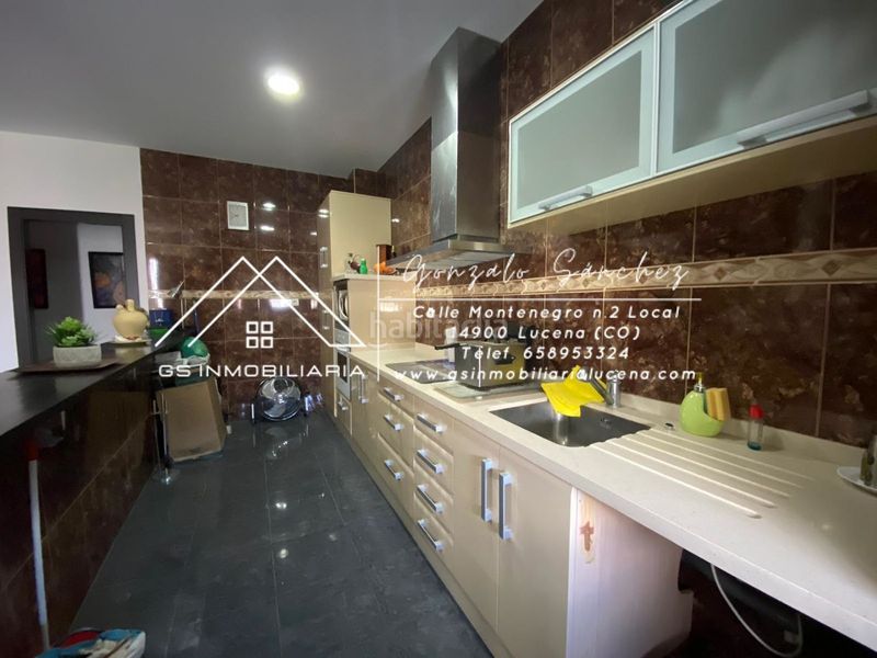 Foto f607086b-1615-4672-b9d2-f27dddab80d6. Edificio in Rute
