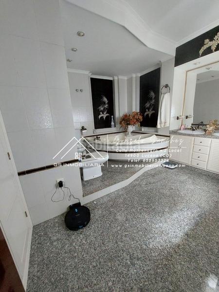 Foto b622bd59-e514-4e6d-ad48-2dd56af7ba04. Casa adosada en Centro Lucena