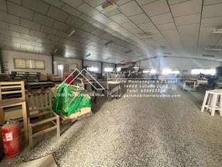 Fabrikhalle in Poleares