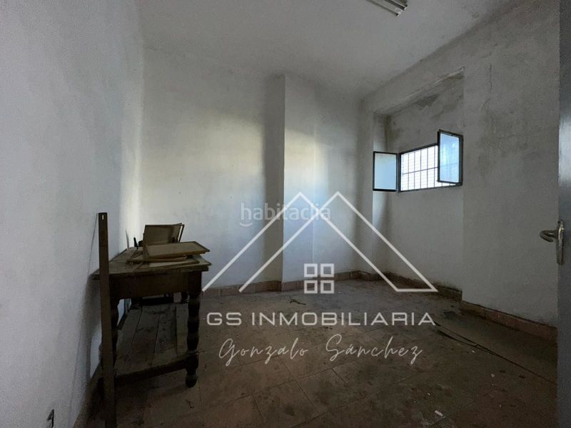 Foto adbe3cd0-7881-4d11-b6e6-b5126a43deee. Edifici a Cabra