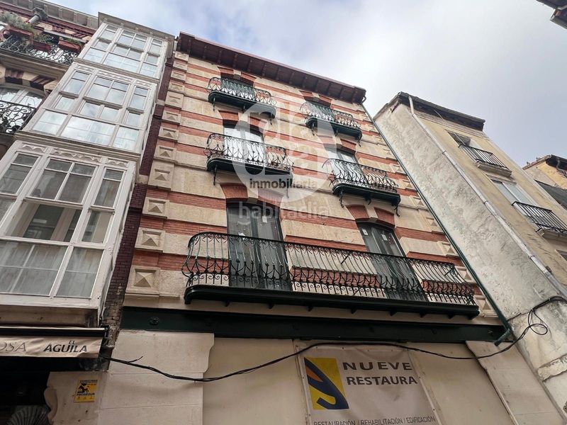 Foto 09c32319-0888-4d88-ab69-0eb4d24f6a83. Edificio  singular junto plaza mayor en Casco Antiguo Burgos