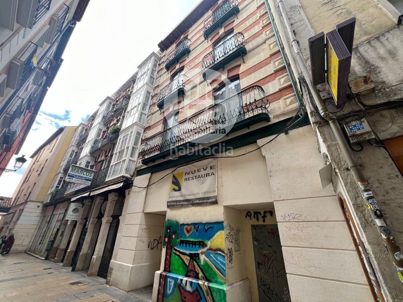 Foto e7c94518-6859-4f79-9608-073b270c72f4. Edificio  singular junto plaza mayor en Casco Antiguo Burgos