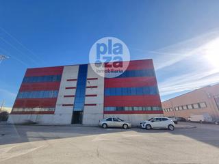 Affitto Capannone industriale  La bureba. Amplia nave seminueva con oficinas en el poligono san miguel bur