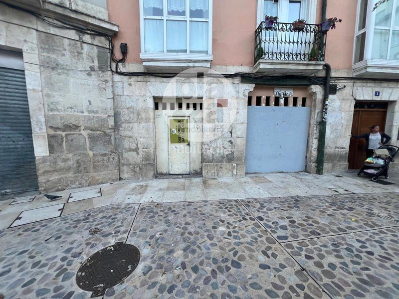 Foto 593447aa-4e7e-428b-9a68-930909059a4d. Rent business premise in Casco Antiguo Burgos
