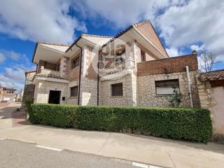 Casa  Principal. Amplia casa en venta en orbaneja riopico