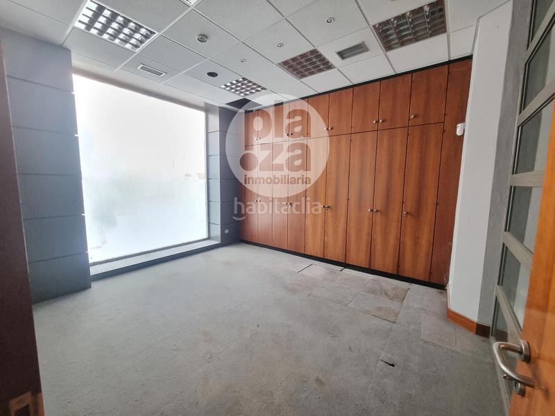 Foto 8679f008-72e2-4123-b05d-1b07419f7e3a. Alquiler local comercial amplio local en venta o alquiler junto al mercado sur. en Burgos