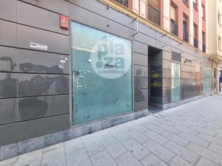 Alquiler Local Comercial  Oviedo. Amplio local en venta o alquiler junto al mercado sur.