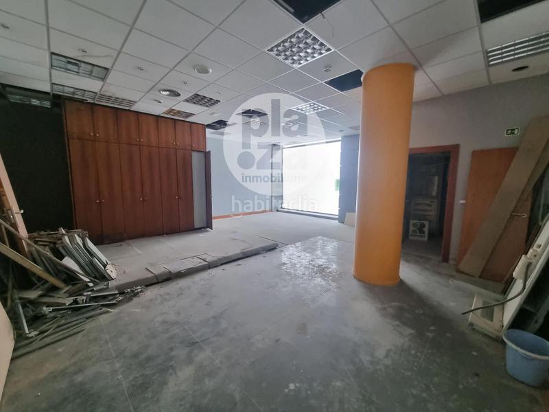 Foto b2bfbaf6-a224-439f-870b-4342b9bcc61e. Alquiler local comercial amplio local en venta o alquiler junto al mercado sur. en Burgos