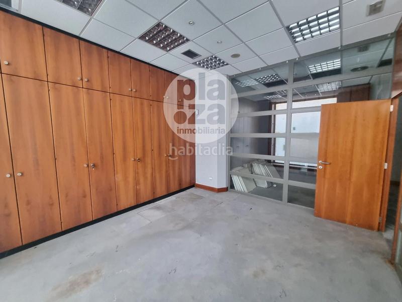 Foto b3933207-0d98-4478-b131-bd1c6d9ef442. Alquiler local comercial amplio local en venta o alquiler junto al mercado sur. en Burgos