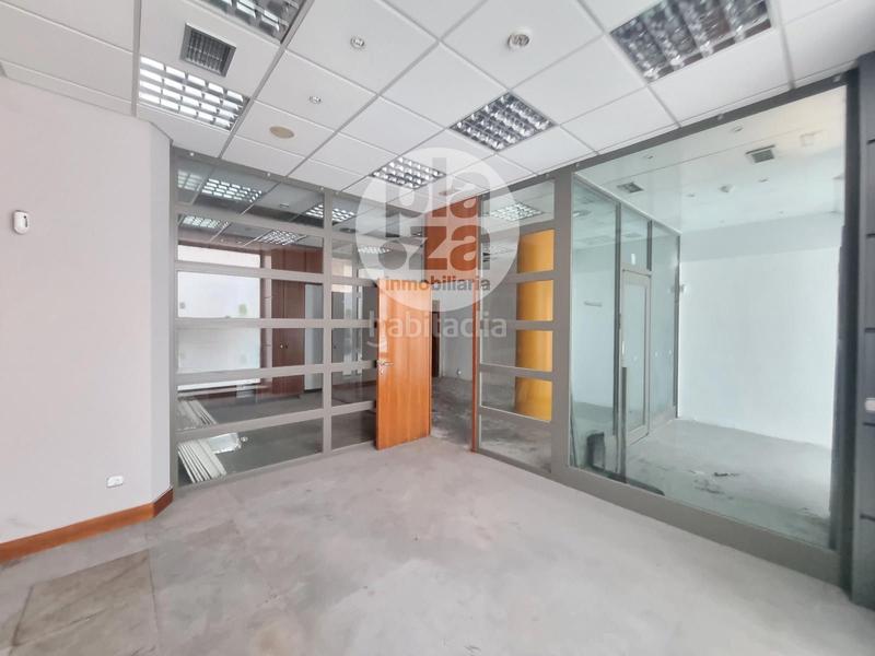 Foto d77d189c-f33d-444a-8128-c243a9e7395a. Alquiler local comercial amplio local en venta o alquiler junto al mercado sur. en Burgos