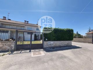 Semi detached house  San pedro cardeña. Amplio adosado en venta en carcedo de burgos.