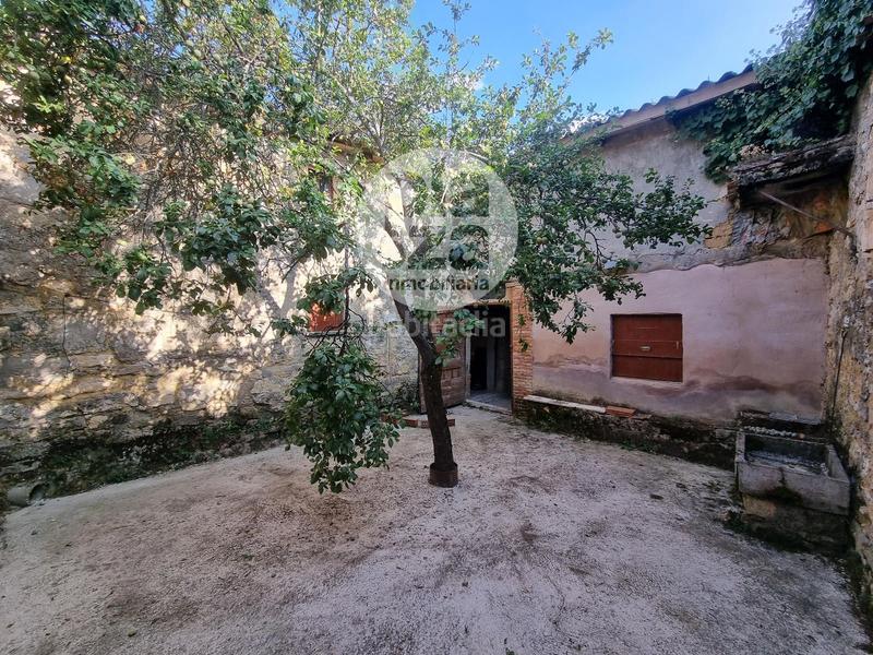 Foto 8139afc3-7d77-4ed4-9cc5-b854ae5f0185. Casa amb calefacció aparcament a Quintanillas (Las)