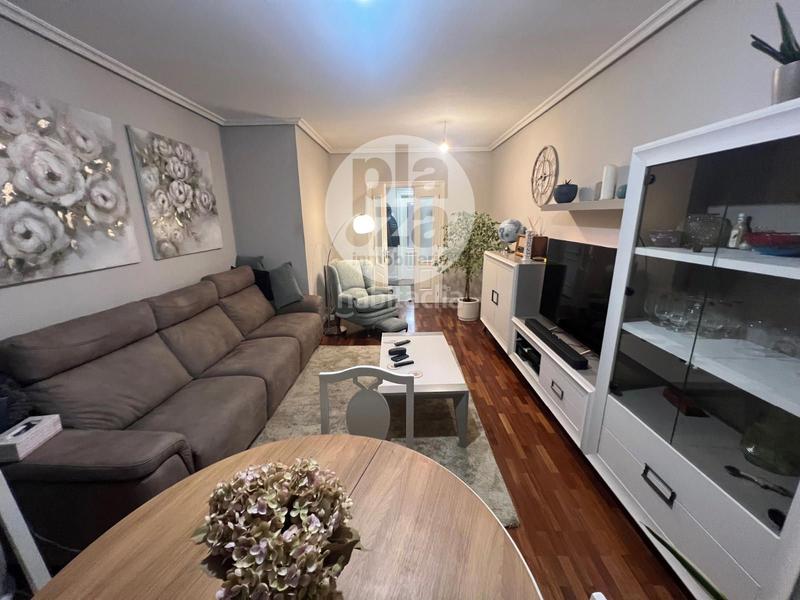 Foto 1c7804f7-6dd1-415e-bbcf-4b25cfdf93ea. Flat with heating parking in Universidad - Las Huelgas Burgos