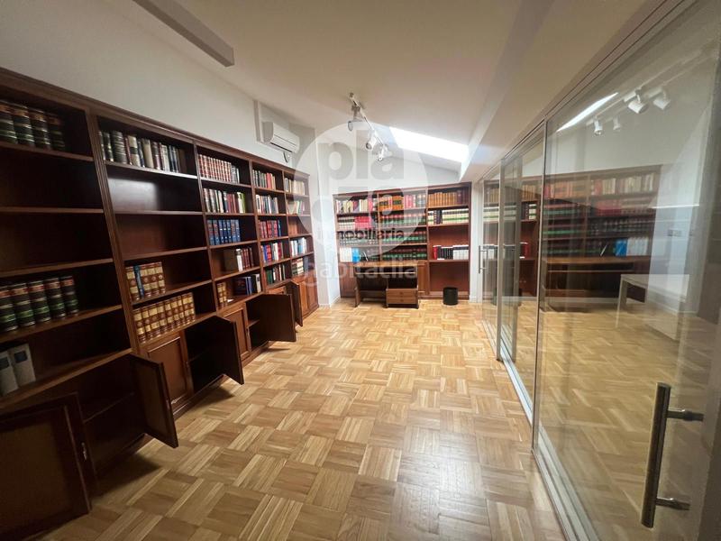 Foto bad86f78-810a-438a-b162-579ed2a3611e. Rent office space with heating in Villa Pilar Burgos