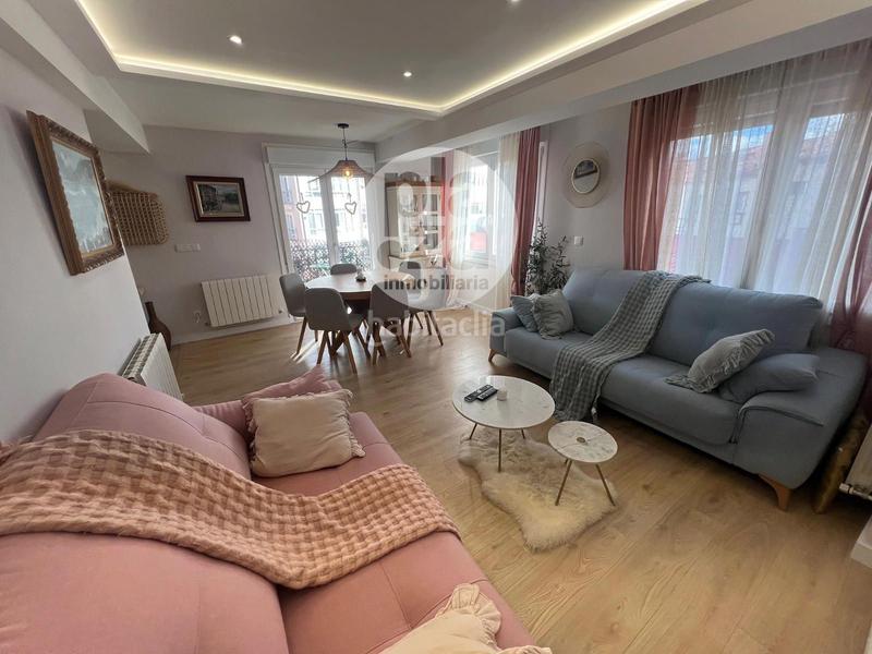 Foto a81afab3-4648-4228-8563-c91413764e18. Flat with heating in Casco Antiguo Burgos