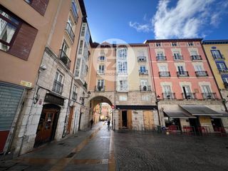 Flat  Arco del pilar. Plaza de la flora