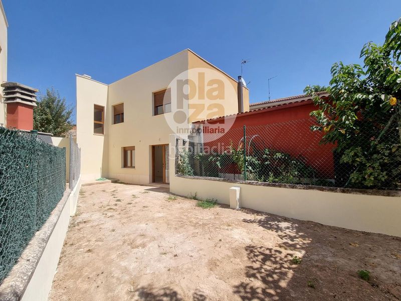 Foto e3cc1070-8193-4d47-acf3-d358d6d67ee0. Casa amb calefacció aparcament a Albillos