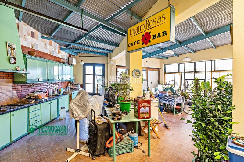 Foto eaf23bbf-1f84-4308-9f87-79d8cf35aa10. Casa amb aparcament a Dalías