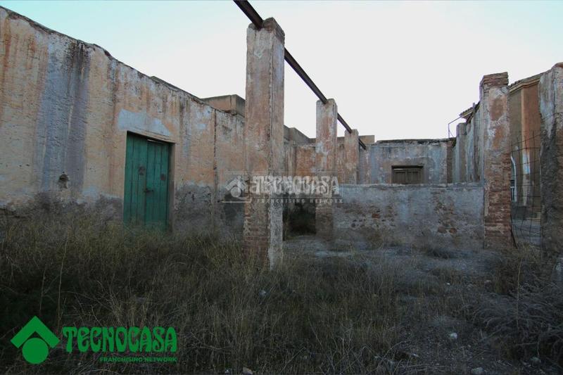 Foto 2bc471aa-4248-40ef-b804-5f938728d488. Casa aparellada a Dalías