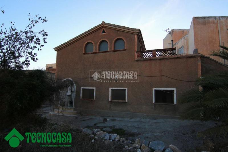 Foto 43371b6d-4b60-4aab-8b6d-ba2dcd3bf4d8. Casa aparellada a Dalías