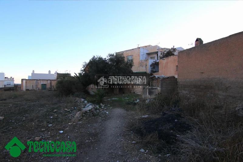 Foto 5f613621-0ae4-43e2-8367-ea0d99218b31. Casa aparellada a Dalías