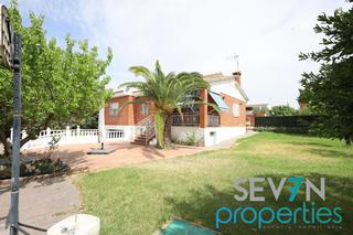 Xalet a Manises 2032. Espectacular chalet independiente con piscina, en una sola plant