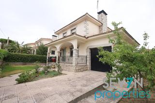 Xalet  Jupiter s/n. Chalet independiente con piscina en camarena. para entrar a vivi
