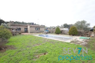 Xalet en Fuente de la rosa. Finca rustica con chalet independiente. 3 dormitorios y piscina
