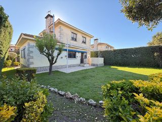 Xalet en Monteviejo s/n. Chalet independiente para entrar a vivir!!!!! piscina comunitari