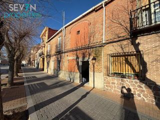 House  Ildefonso martinez 00. Casa de pueblo en pleno centro de camarena, para reformar. 6 dor