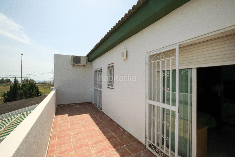 Foto 40e88d15-fdfb-416a-a996-897e6c93f235. Casa adossada amb calefacció a Playa Muchavista Campello (el)