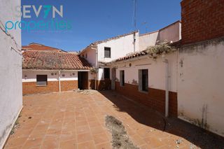 Casa  Maestra milagros mateo 00. Casa de pueblo en pleno centro de camarena. para reformar.