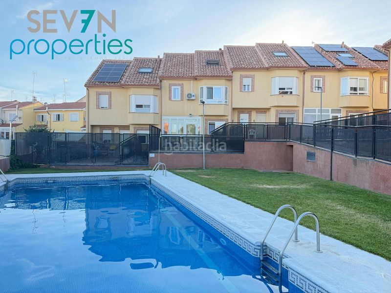 Foto 0611a2c8-7797-4ced-aaf8-059317ecbe0d. Casa adossada amb calefacció aparcament piscina a Méntrida