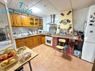 Casa adossada  Principal 000. Casa adosada para entrar a vivir!! 3 dormitorios 1 baño. muy bue
