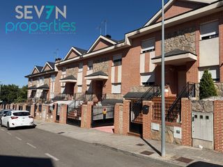 Casa adossada  Jornaleros 100. Chalet adosado para entrar a vivir!! 4 dormitorios y 3 baños. pi