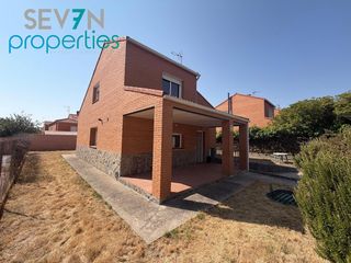 Xalet  Ordesa 1000. Chalet independiente para entrar a vivir!!! 4 dormitorios y 3 ba