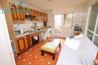 Casa adosada  Palacio 00. Chalet adosado en casco urbano. 3 dormitorios, 1 baño, 1 aseo