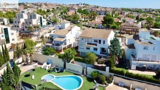 Casa aparellada  Avenida golf. Espectaculares vistas en altorreal