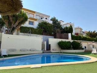 Doppelhaus in Avenida golf 56. Exclusiva  vivienda unifamiliar pareada en altorreal el montañar