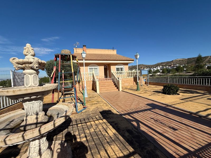 Foto a2b51bfb-5f57-4b82-928c-da2e080b5c0c. Chalet exclusiva villa con parcela de 1.000 m2 y sótano de 170 m2 en La Alcayna murcia en Molina de Segura
