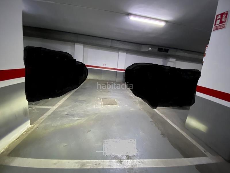 Foto 5b649db1-cc66-4394-9b6c-e58cf14325b3. Parking coche en El Raval Santa Coloma de Gramenet