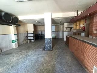 Business premise in Singuerlín. Local en singuerlin con salida de humos