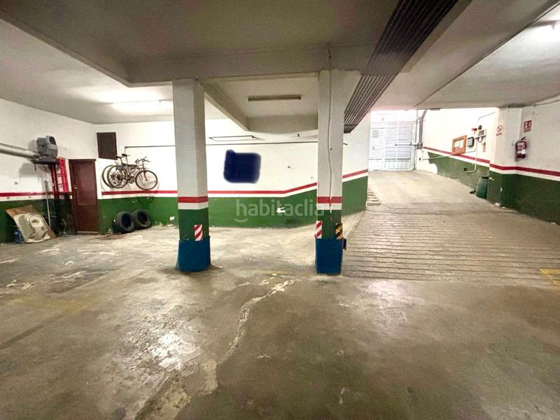 Foto aa82621c-69a4-4561-a18c-df546735f56a. Parking coche plaza de parking para coche grande en Santa Coloma de Gramenet