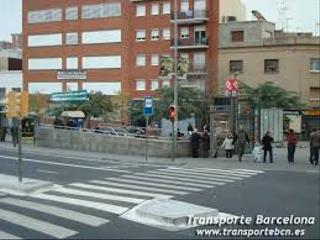 Aparcament cotxe a Santa Rosa. Plaza de parking para coche grande