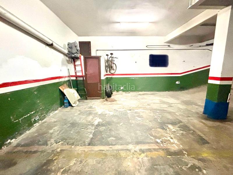 Foto e7a20c0c-c7ad-4363-8b96-6f1584dc2943. Parking coche plaza de parking para coche grande en Santa Coloma de Gramenet