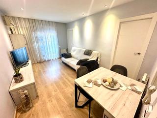 Etagenwohnung in Riu Sud. Piso céntrico todo exterior con balcón