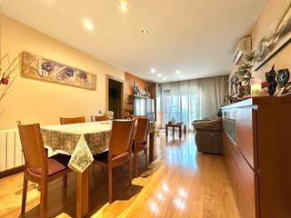 Appartement à Centre. Piso céntrico de 104m2 con balcón y plaza de garage