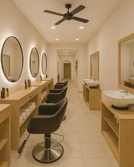 Rent Business premise in Riu Nord. Local céntrico de dos plantas con gran potencial