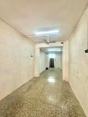 Lloguer Local Comercial a Riu Nord. Local céntrico de dos plantas con gran potencial